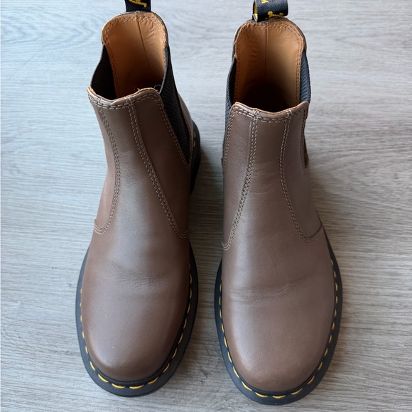 Dr. Martens 2976 YELLOW STITCH ARTIMUS CHELSEA BOOTS - Picture 2 of 6